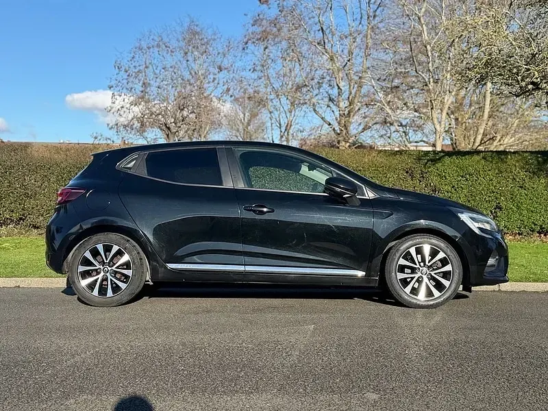 Used Renault Clio V Iconic 85 HP (62 kW) 2020 Black Hatchback