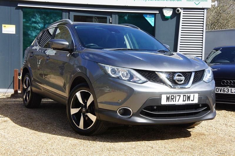 Used Nissan Qashqai N-Connecta 115 HP (84 kW) 2017 Grey SUV