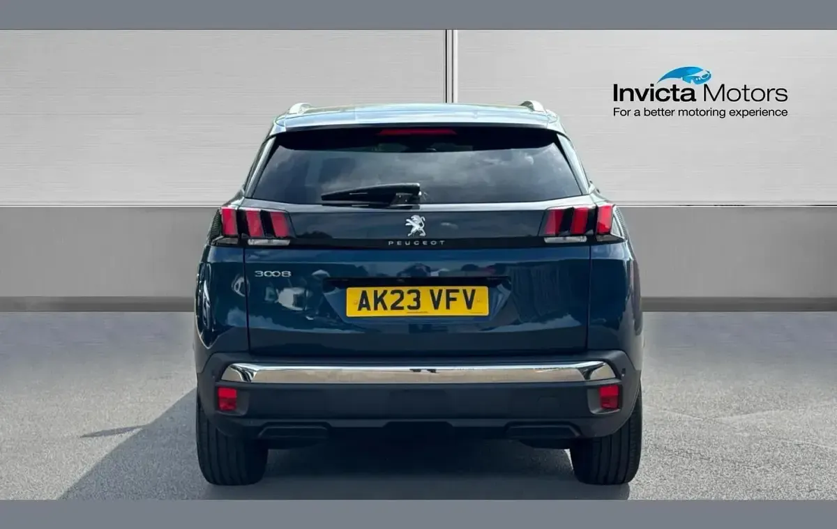 Used Peugeot 3008 Allure+ 131 HP (96 kW) 2023 Celebes blue metallic SUV