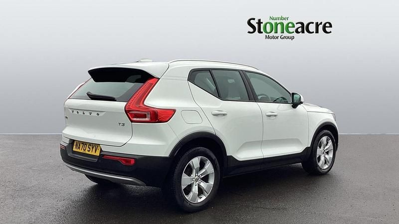 Used Volvo XC40 Momentum 161 HP (118 kW) 2020 White SUV