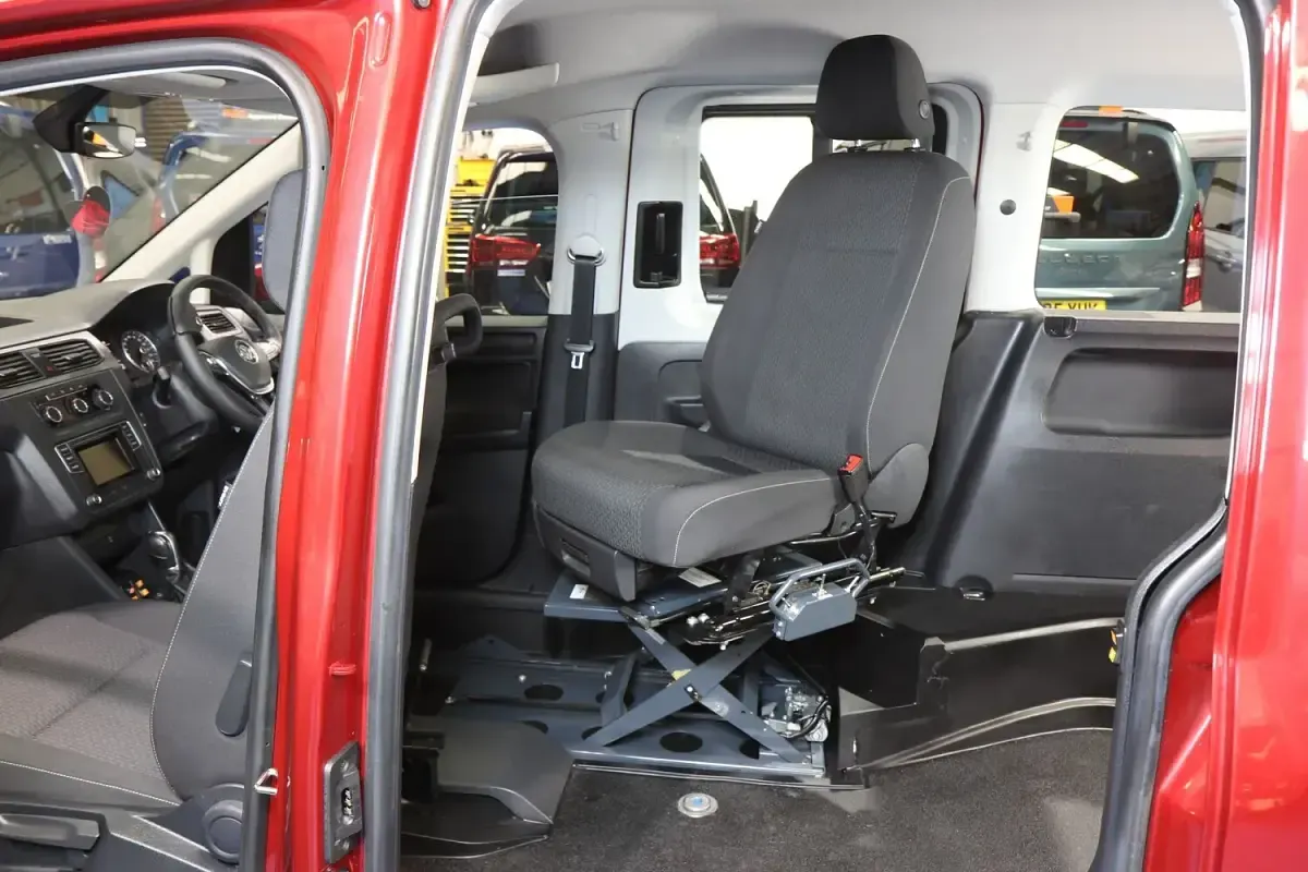 Used VW Caddy Life 122 HP (89 kW) 2020 Red MPV