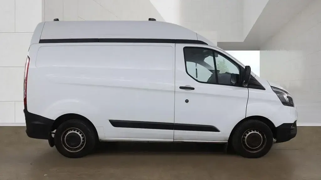 Used Ford Transit Custom 105 HP (77 kW) 2019 White Van