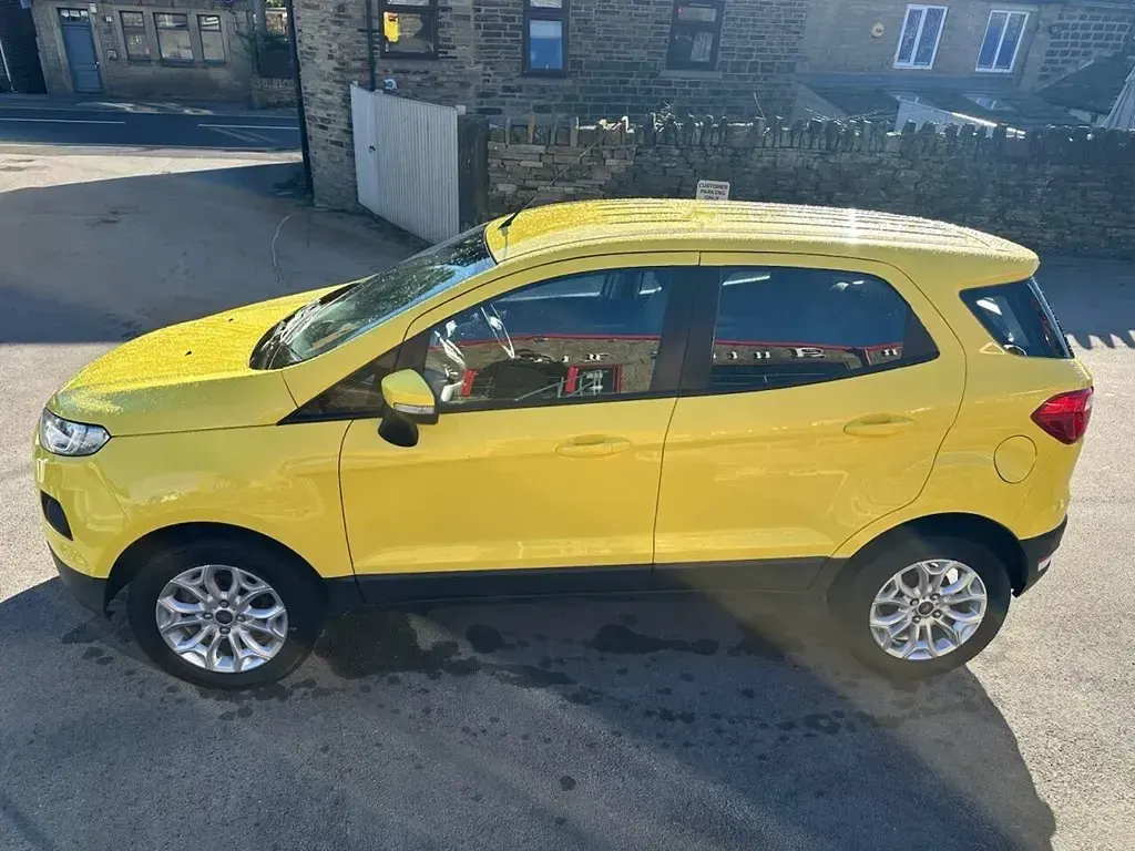 Used Ford Ecosport Zetec 125 HP (91 kW) 2016 Yellow SUV