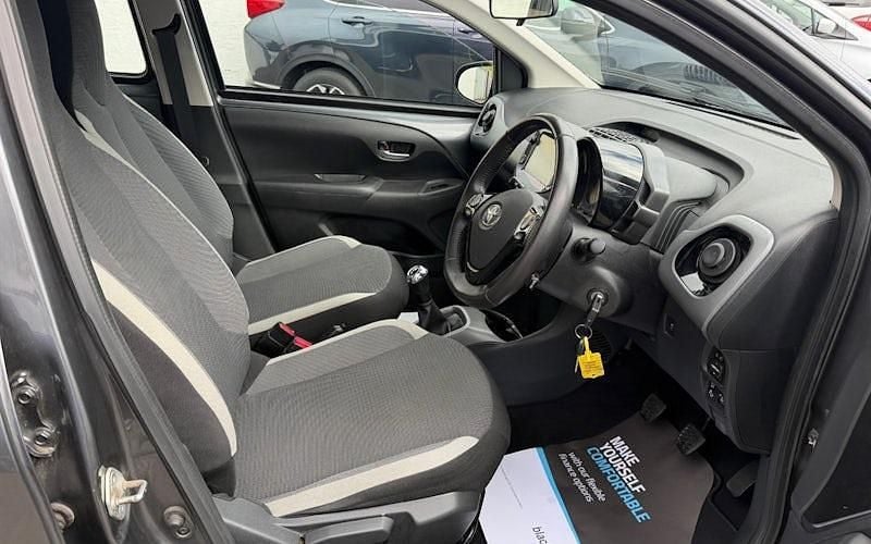 Used Toyota Aygo X-play 72 HP (52 kW) 2021 Grey Hatchback