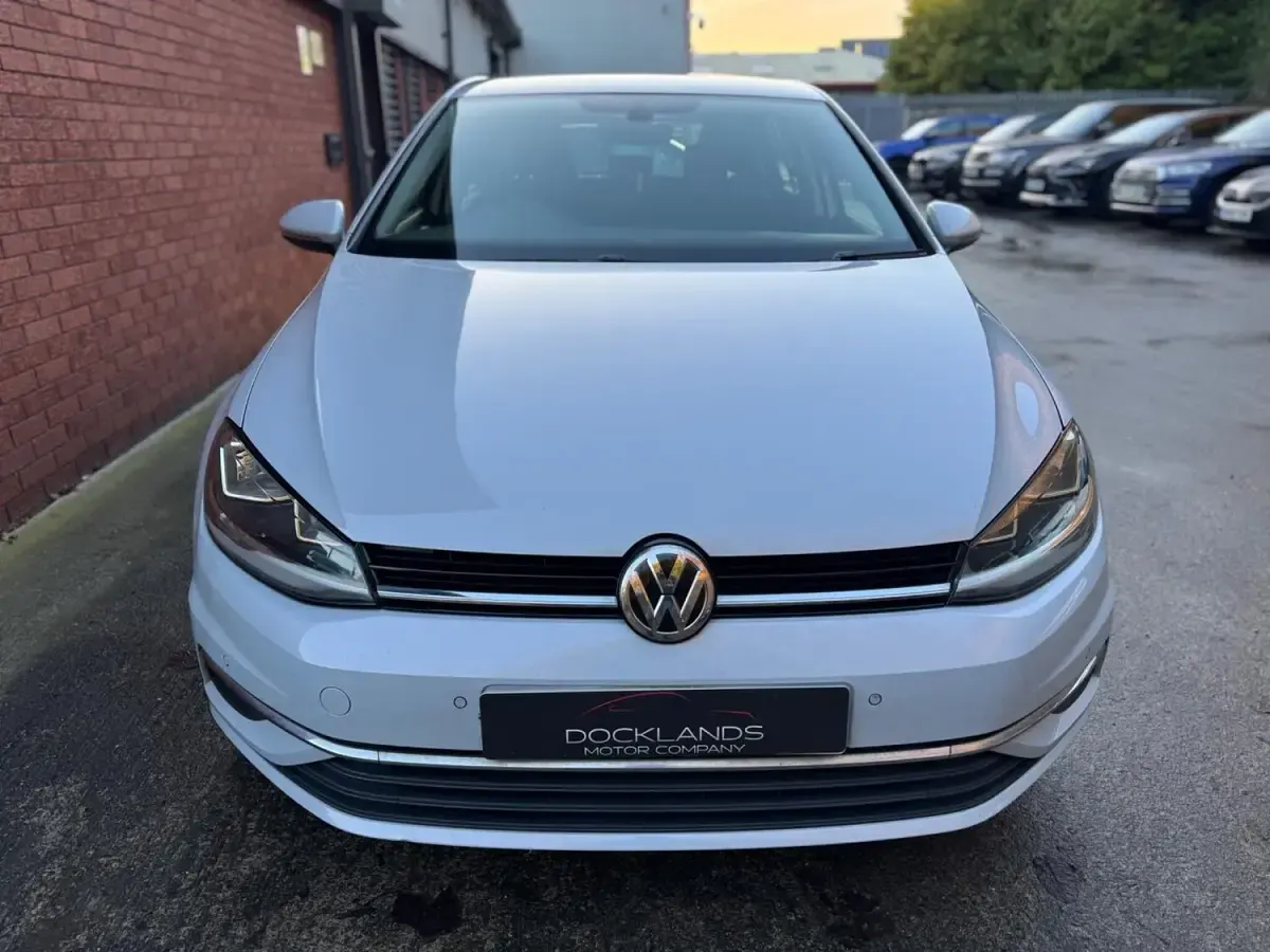 Used VW Golf VII SE 115 HP (84 kW) 2018 Silver Hatchback