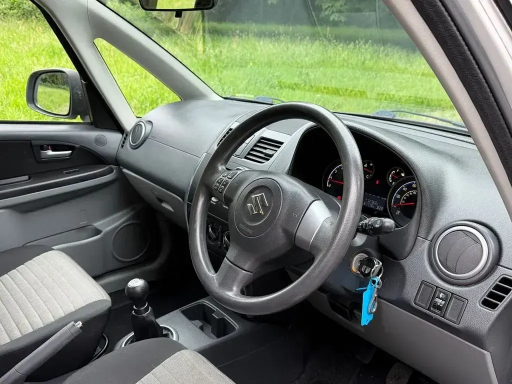 Used Suzuki SX4 SZ3 120 HP (88 kW) 2014 Silver Hatchback