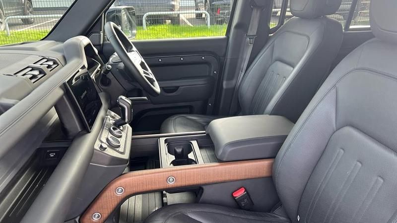 Używany Land Rover Defender 404 KM (297 kW) 2024 Szary SUV