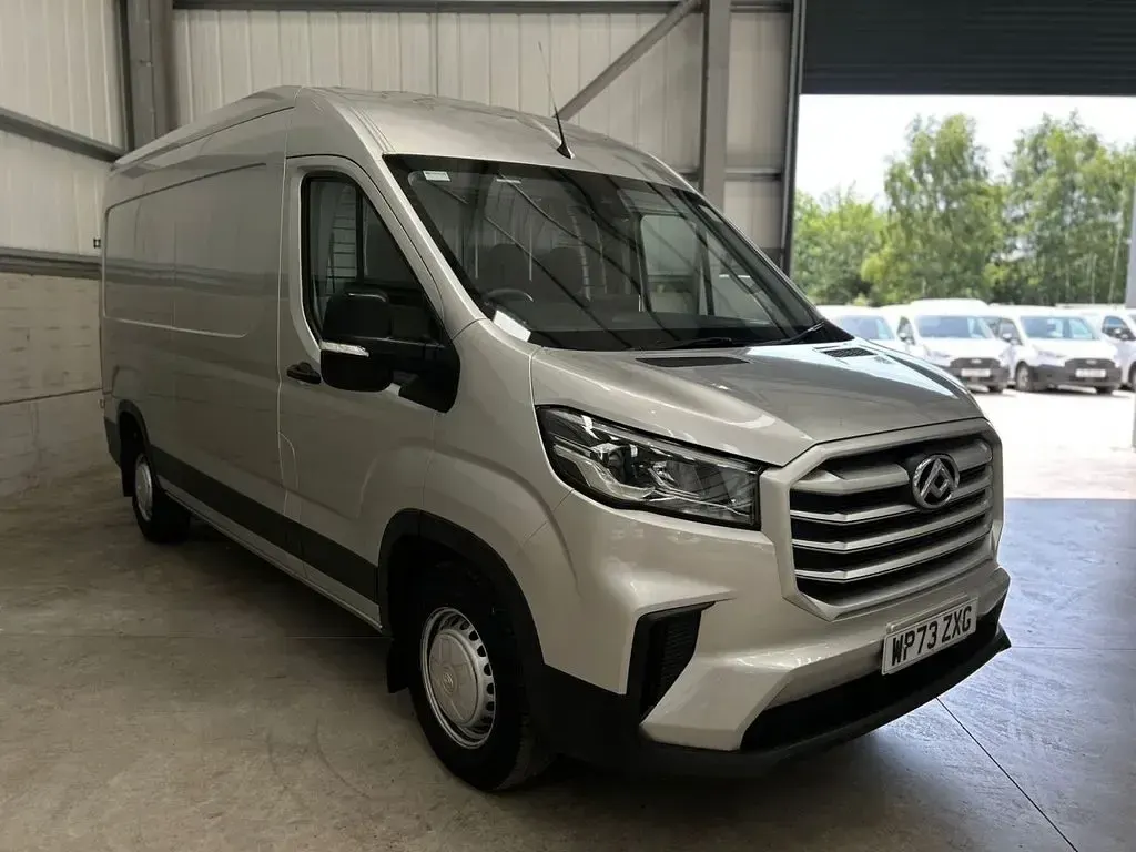 Used Maxus V90 163 HP (119 kW) 2024 Silver Van