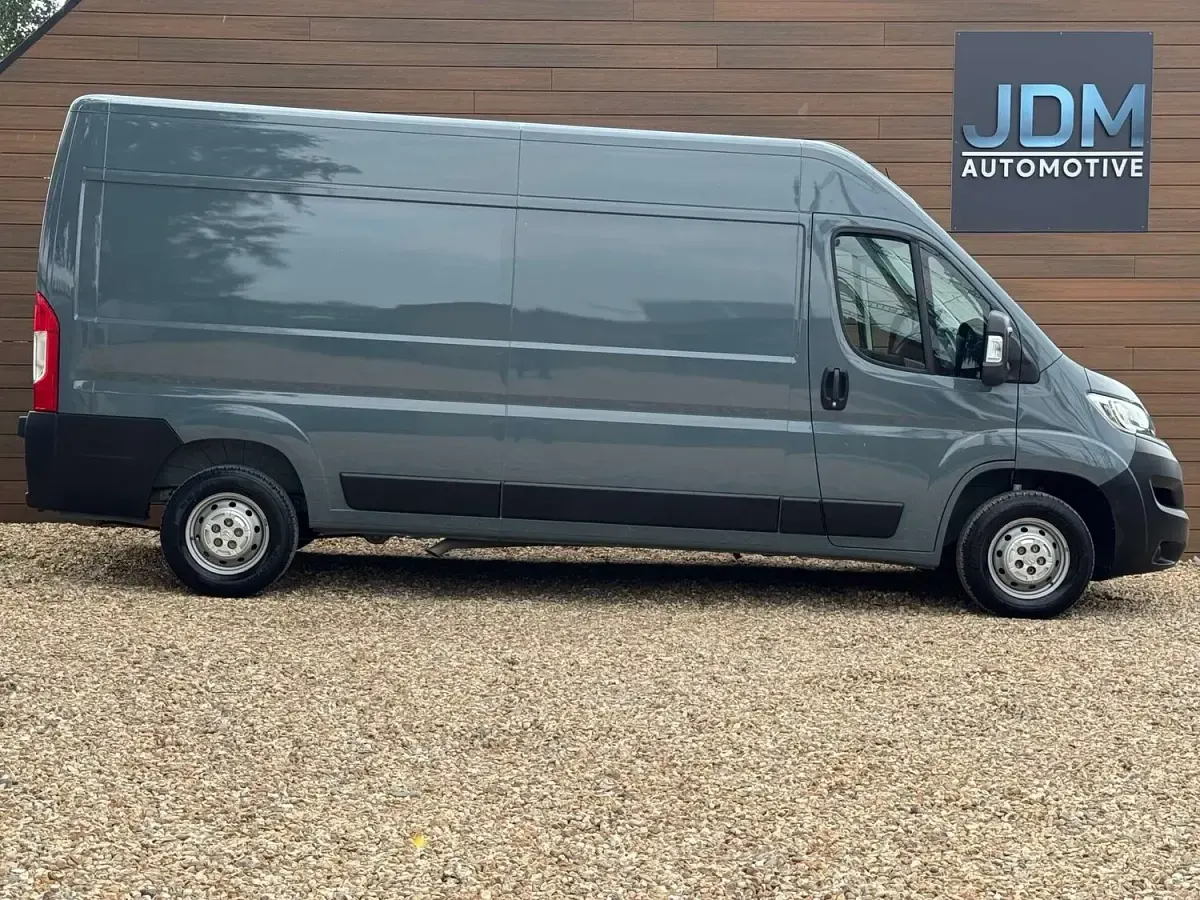 Used Citroën Relay 140 HP (102 kW) 2023 Grey Van