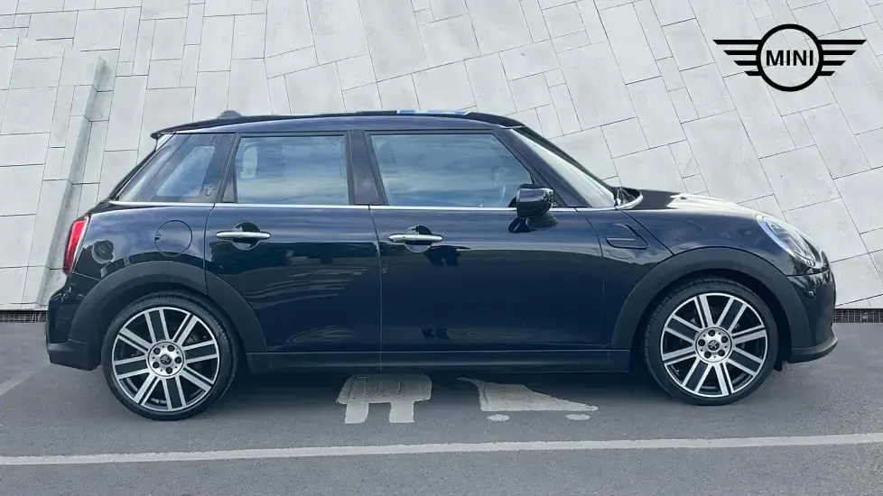 Używany Mini Cooper Exclusive 134 KM (98 kW) 2023 Czarny Hatchback