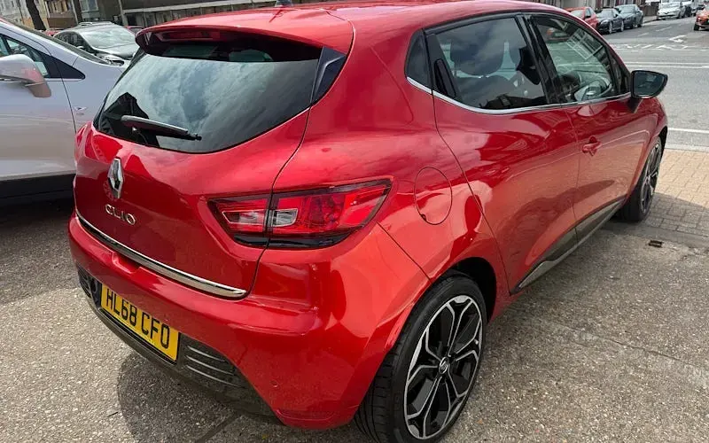 Used Renault Clio Iconic 90 HP (66 kW) 2019 Red Hatchback