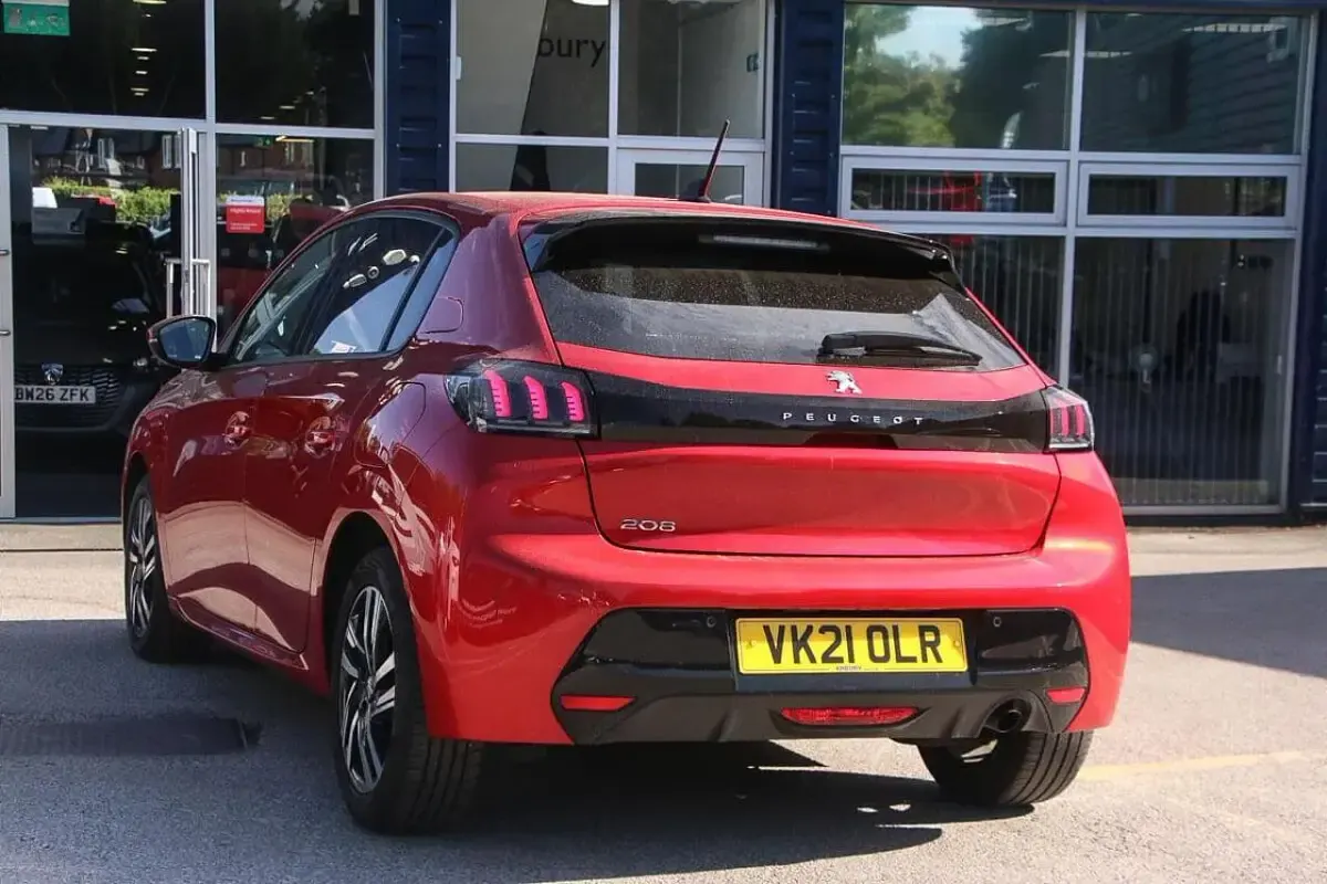 Used Peugeot 208 Allure 101 HP (74 kW) 2021 Red Hatchback