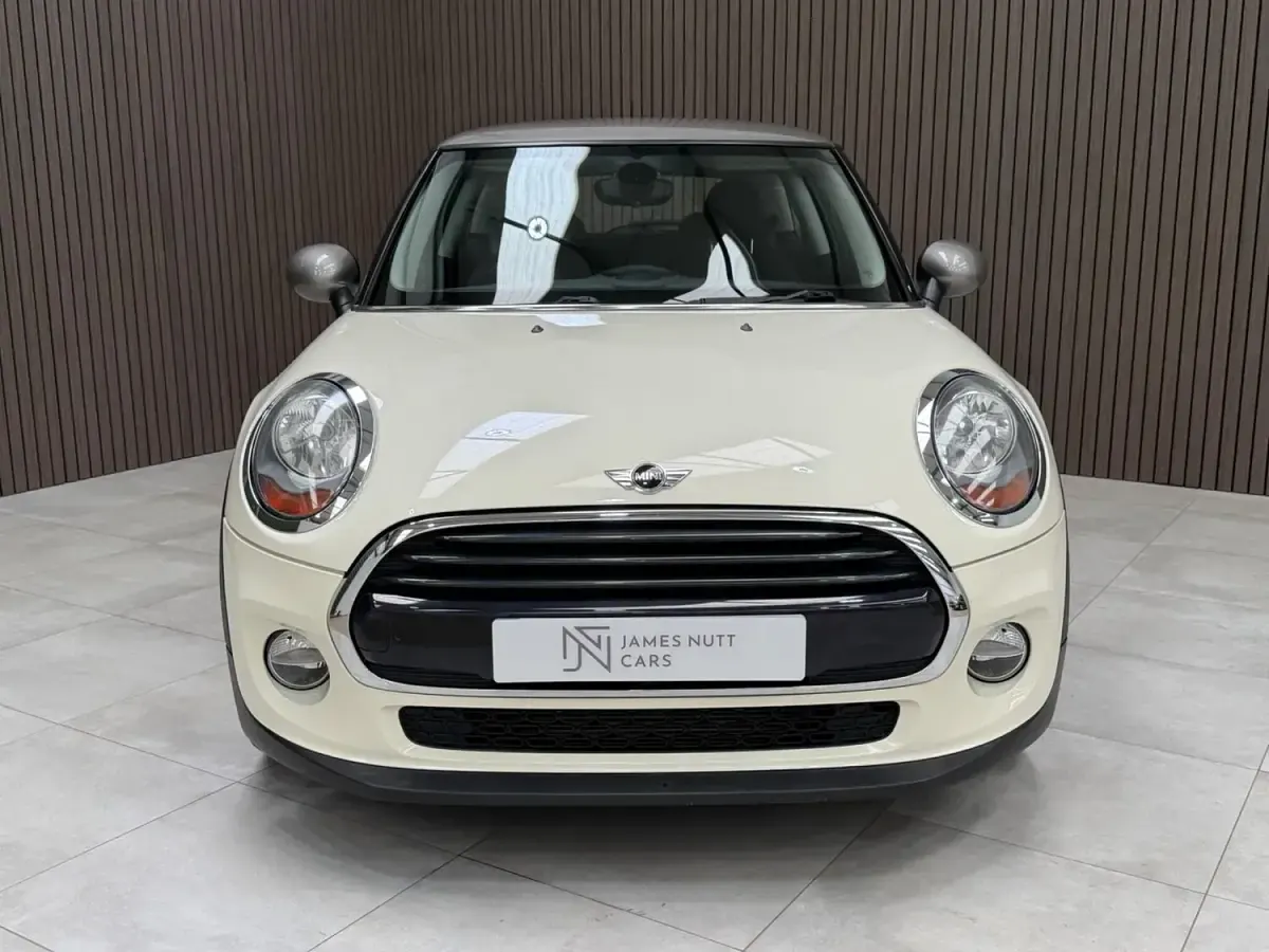 Used Mini Cooper Hatch 136 HP (100 kW) 2017 White Hatchback