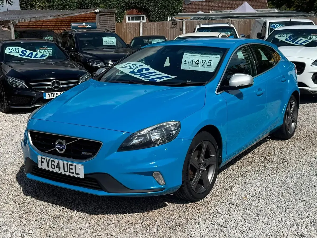 Used Volvo V40 R-Design 115 HP (84 kW) 2015 Blue Hatchback