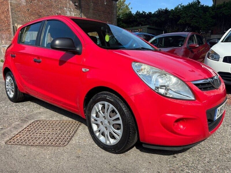 Red Used 2011 Hyundai i20 Classic Hatchback | £2,995 (Fair price) - Image 1/4