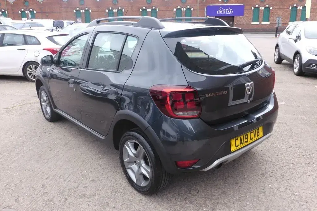 Begagnad Dacia Sandero Essentiel 90 HK (66 kW) 2019 Grå Halvkombi