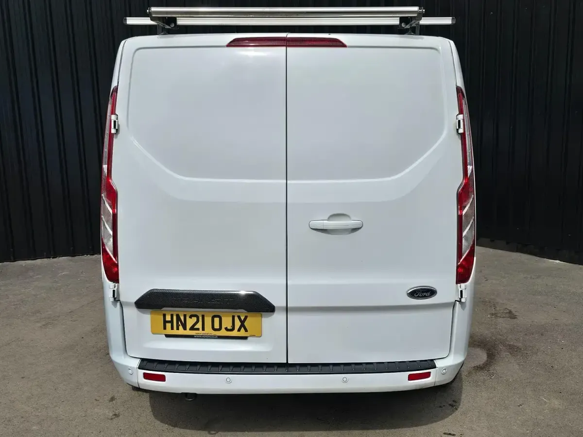 Used Ford Transit Custom Limited 130 HP (95 kW) 2021 White Van
