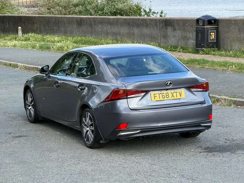 Used Lexus IS300h 223 HP (164 kW) 2019 Grey Sedan
