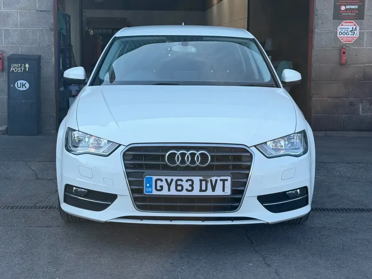 Used Audi A3 Comfort 104 HP (76 kW) 2013 White Hatchback