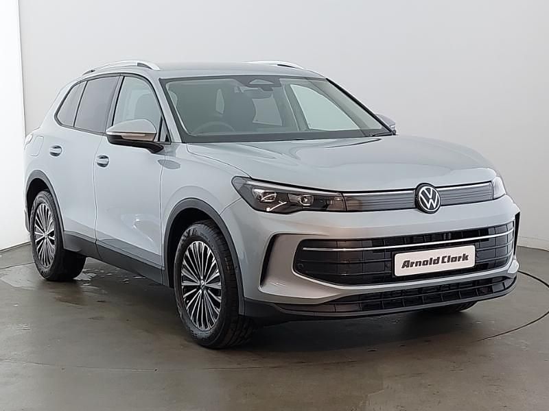 Silver New 2025 VW Tiguan Match SUV | £32,998 (Fair price) - Image 1/4