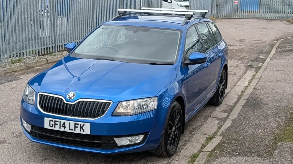Used Skoda Octavia Elegance 110 HP (80 kW) 2014 Blue Estate