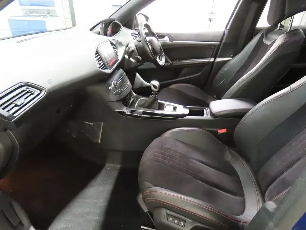 Used Peugeot 308 GT-line 150 HP (110 kW) 2015 Blue Estate