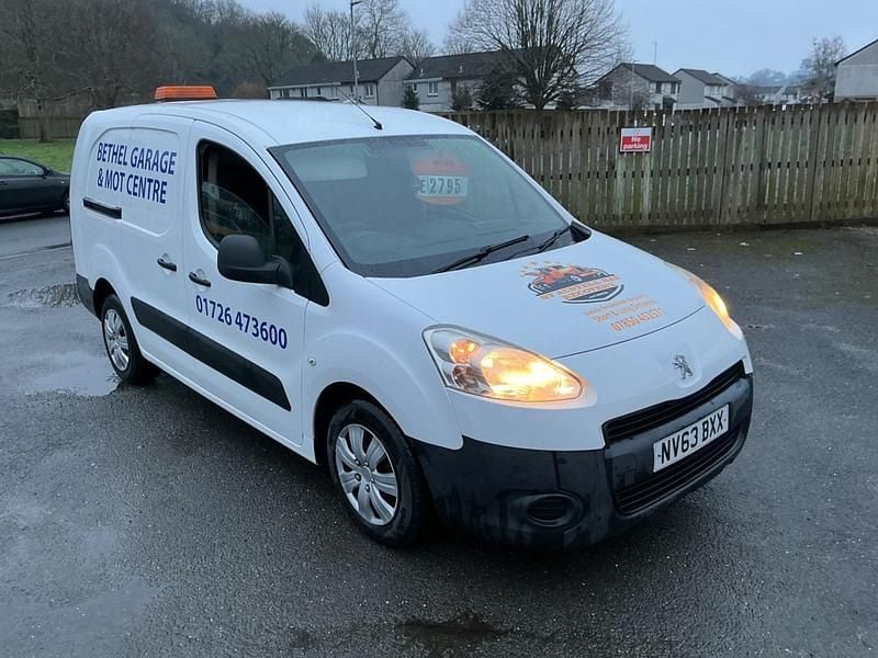 White Used 2013 Peugeot Partner S MPV | £2,795 (Fair price) - Image 1/4