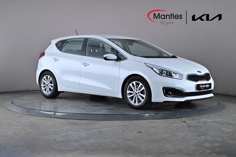 White Used 2017 Kia Ceed 2 Hatchback | £7,850 (Fair price) - Image 1/4