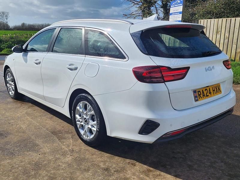 Used Kia Ceed 2024 White Hatchback