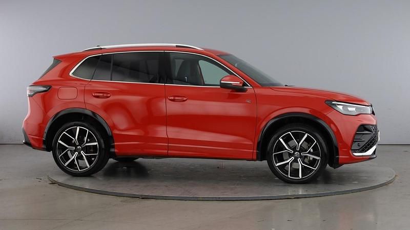Used VW Tiguan R-line 150 HP (110 kW) 2025 Red SUV