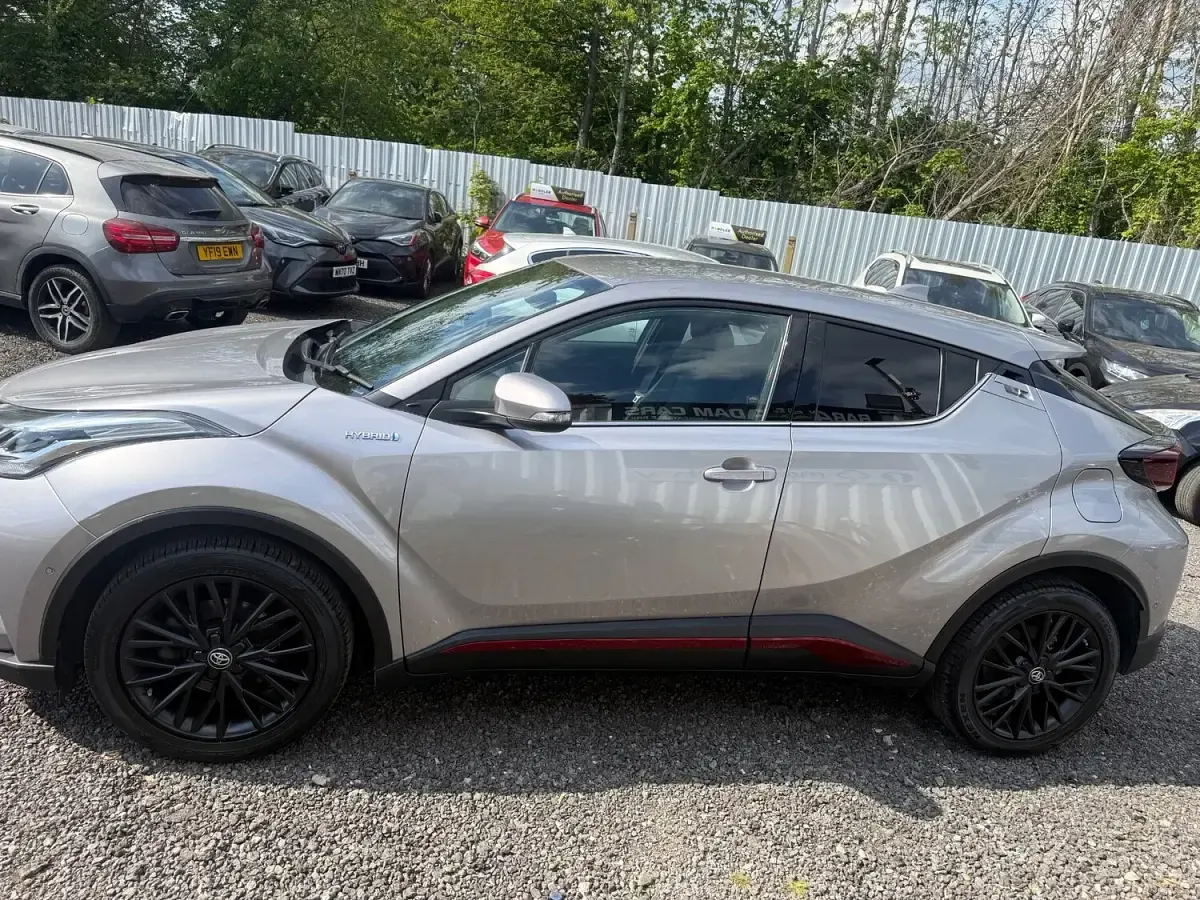 Używany Toyota C-HR Design 122 KM (89 kW) 2021 Srebrny SUV