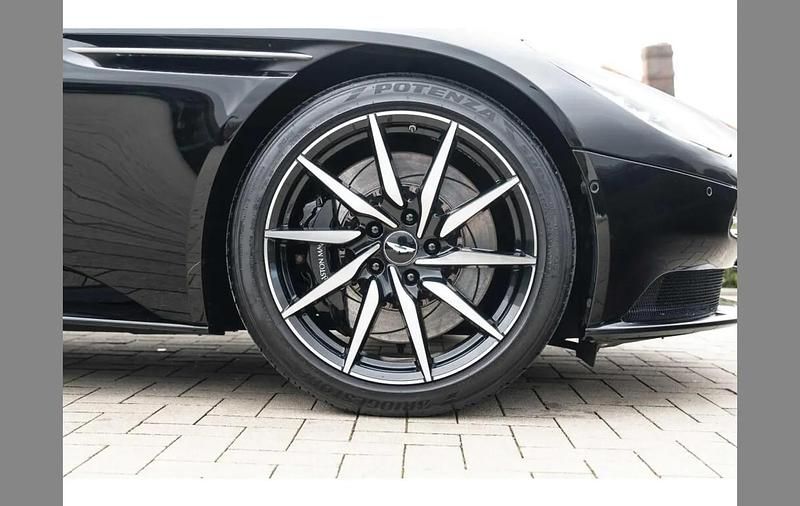 Usado Aston Martin DB11 502 CV (369 kW) 2018 Negro Coupe