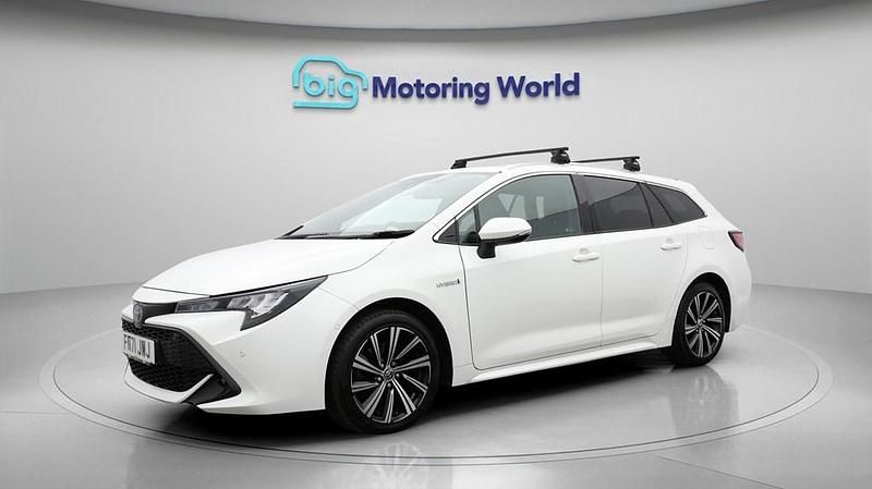 Used Toyota Corolla Design 184 HP (135 kW) 2021 White Estate