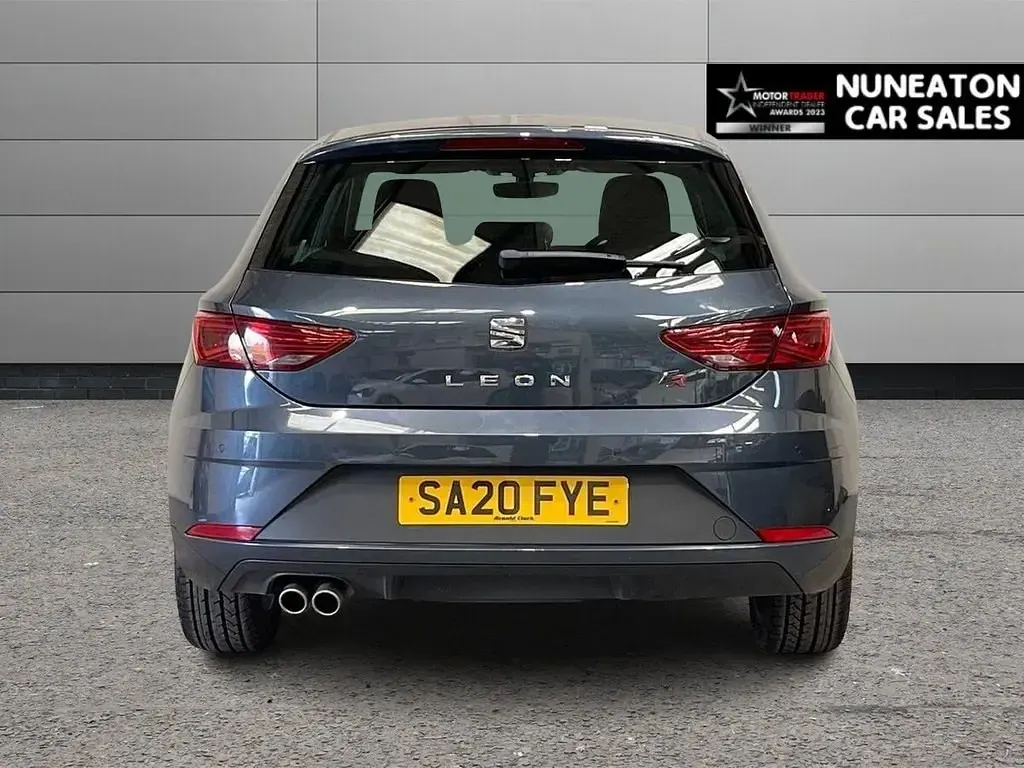 Begagnad Seat Leon FR 130 HK (95 kW) 2020 Grå Halvkombi
