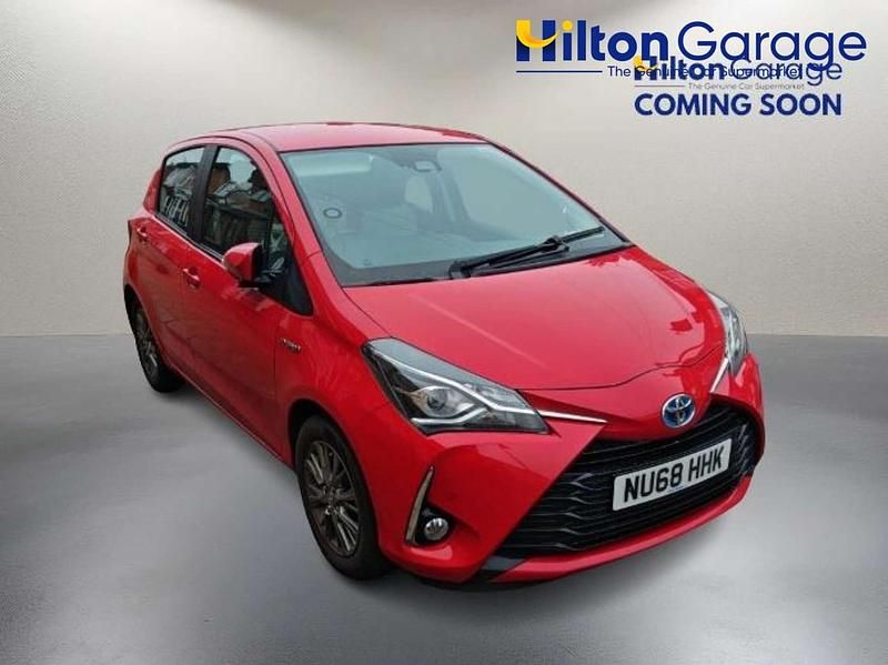 Used Toyota Yaris Hybrid 2018 Red Hatchback