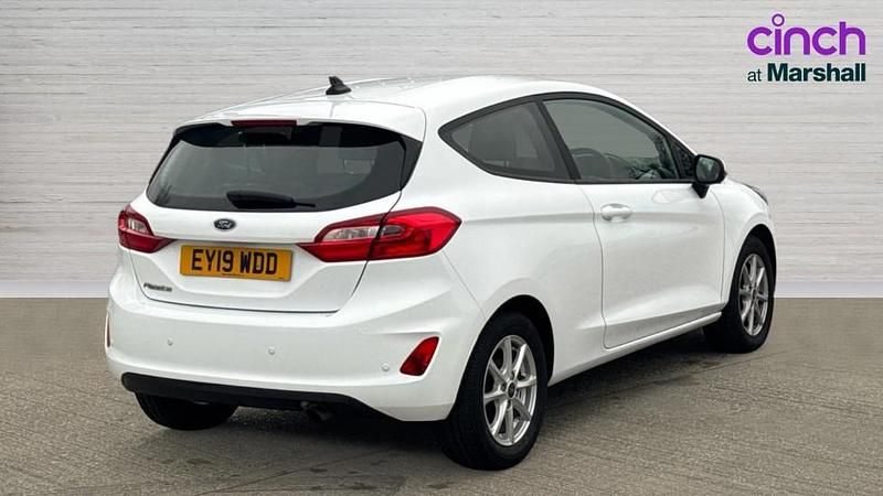 Used Ford Fiesta Zetec 85 HP (62 kW) 2019 White Hatchback