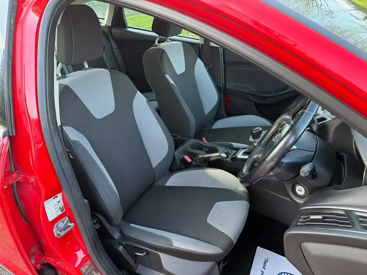 Używany Ford Focus Zetec 2013 Czerwony Hatchback