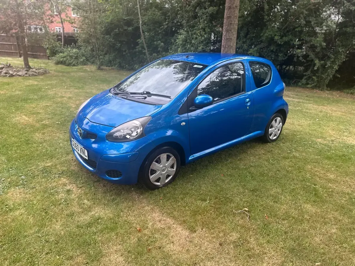 Used Toyota Aygo 68 HP (50 kW) 2010 Blue Hatchback