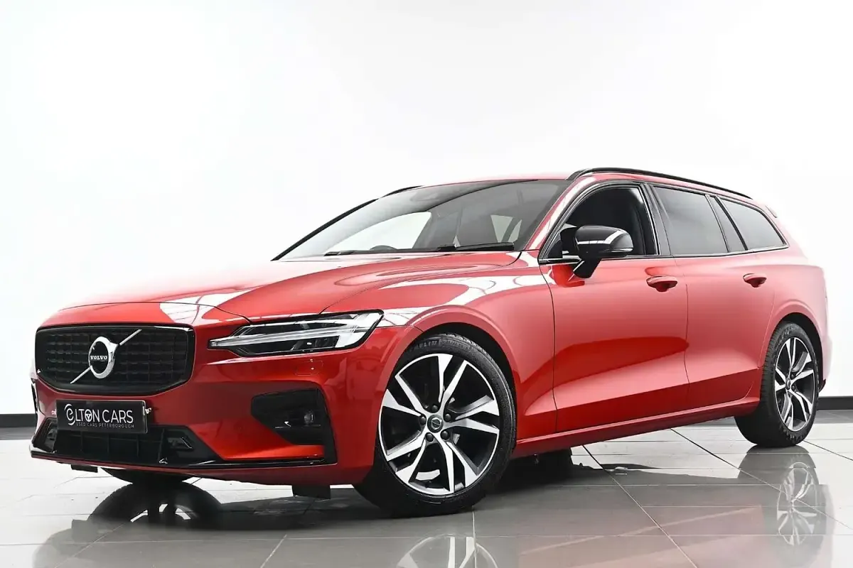 Used Volvo V60 R-Design 194 HP (142 kW) 2021 Red Estate