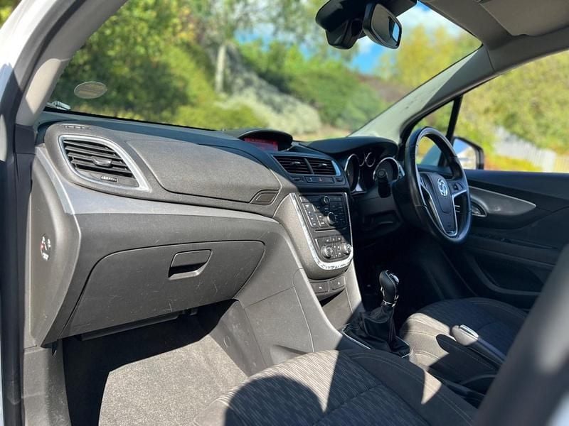 Used Vauxhall Mokka 140 HP (102 kW) 2016 White SUV