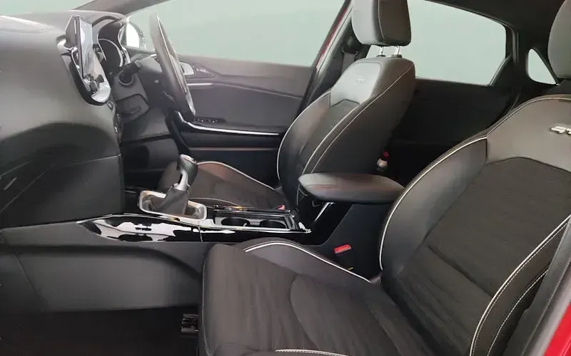 Begagnad Kia Ceed GT-Line 160 HK (117 kW) 2023 Röd Halvkombi