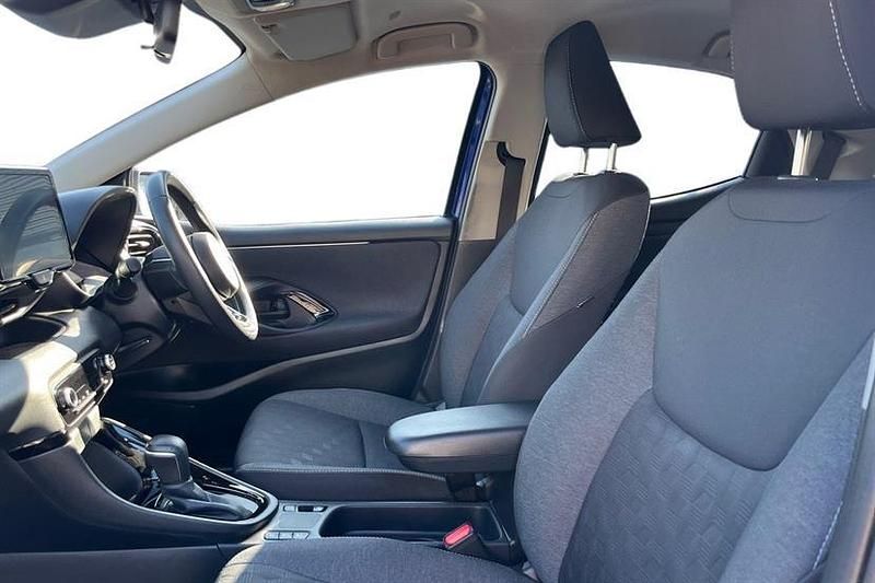 Used Toyota Yaris Hybrid Design 116 HP (85 kW) 2024 Juniper blue Hatchback