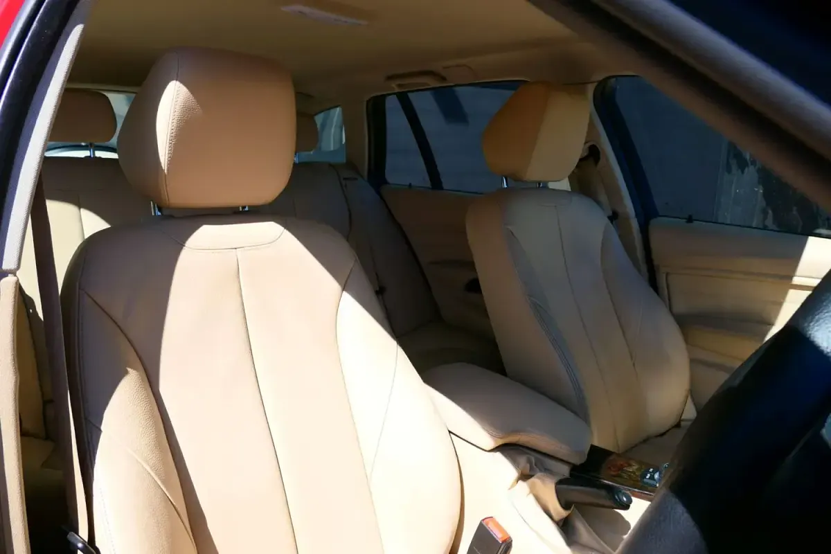 Begagnad BMW 325 215 HK (158 kW) 2015 Röd Kombi