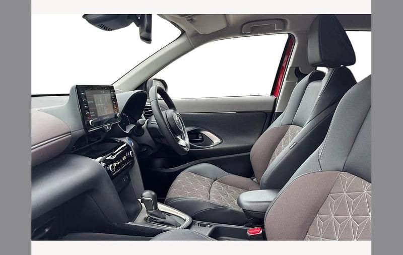 Used Toyota Yaris Cross City 116 HP (85 kW) 2023 Red SUV