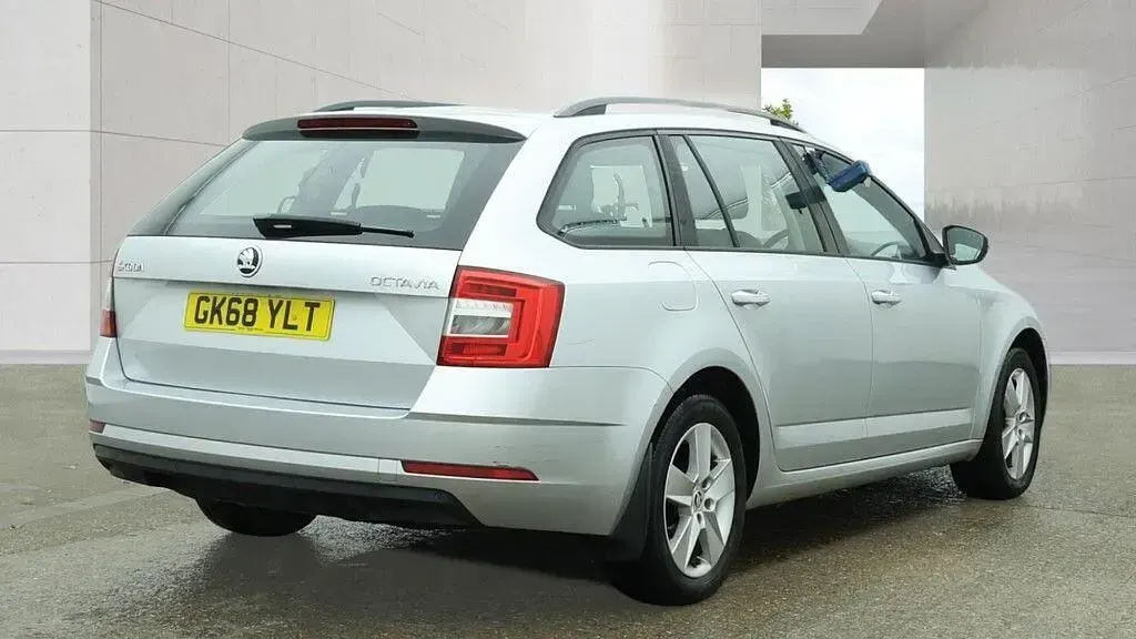 Begagnad Skoda Octavia SE 2018 Silver Kombi