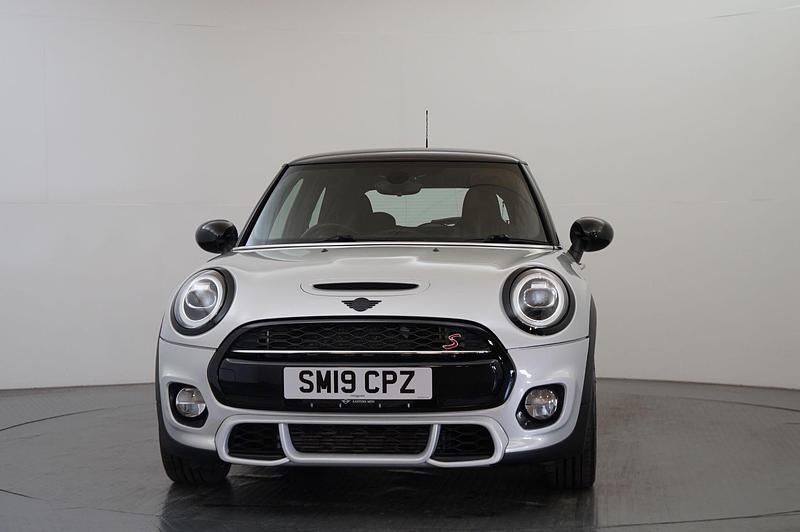 Usado Mini Cooper S Hatch 189 HP (139 kW) 2019 Prateado Citadino