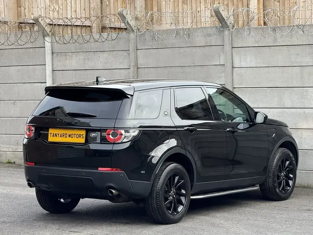 Used Land Rover Discovery 4 SE 2016 Black SUV