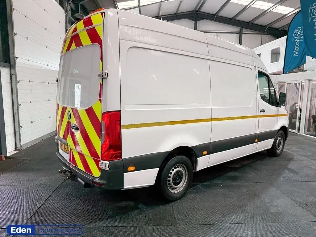 Used Mercedes Sprinter Progressive 141 HP (103 kW) 2021 White Van