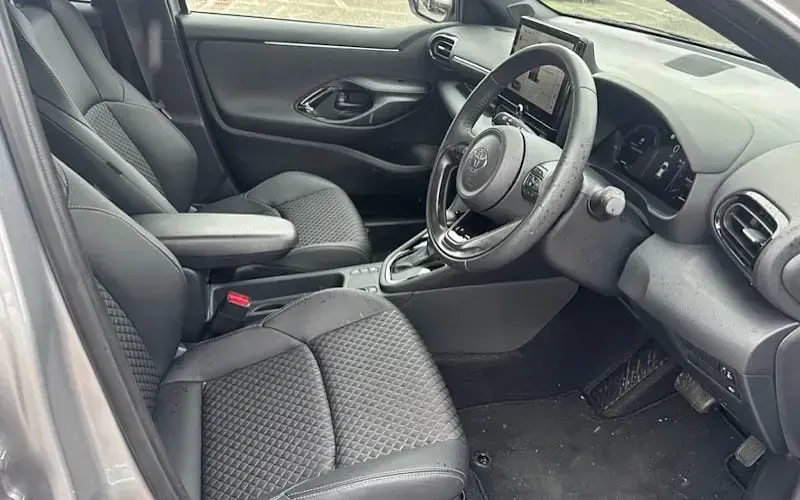 New Toyota Yaris 131 HP (96 kW) 2025 Silver Hatchback