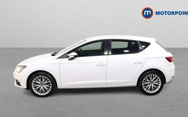 Used Seat Leon SE Dynamic 116 HP (85 kW) 2020 White Hatchback